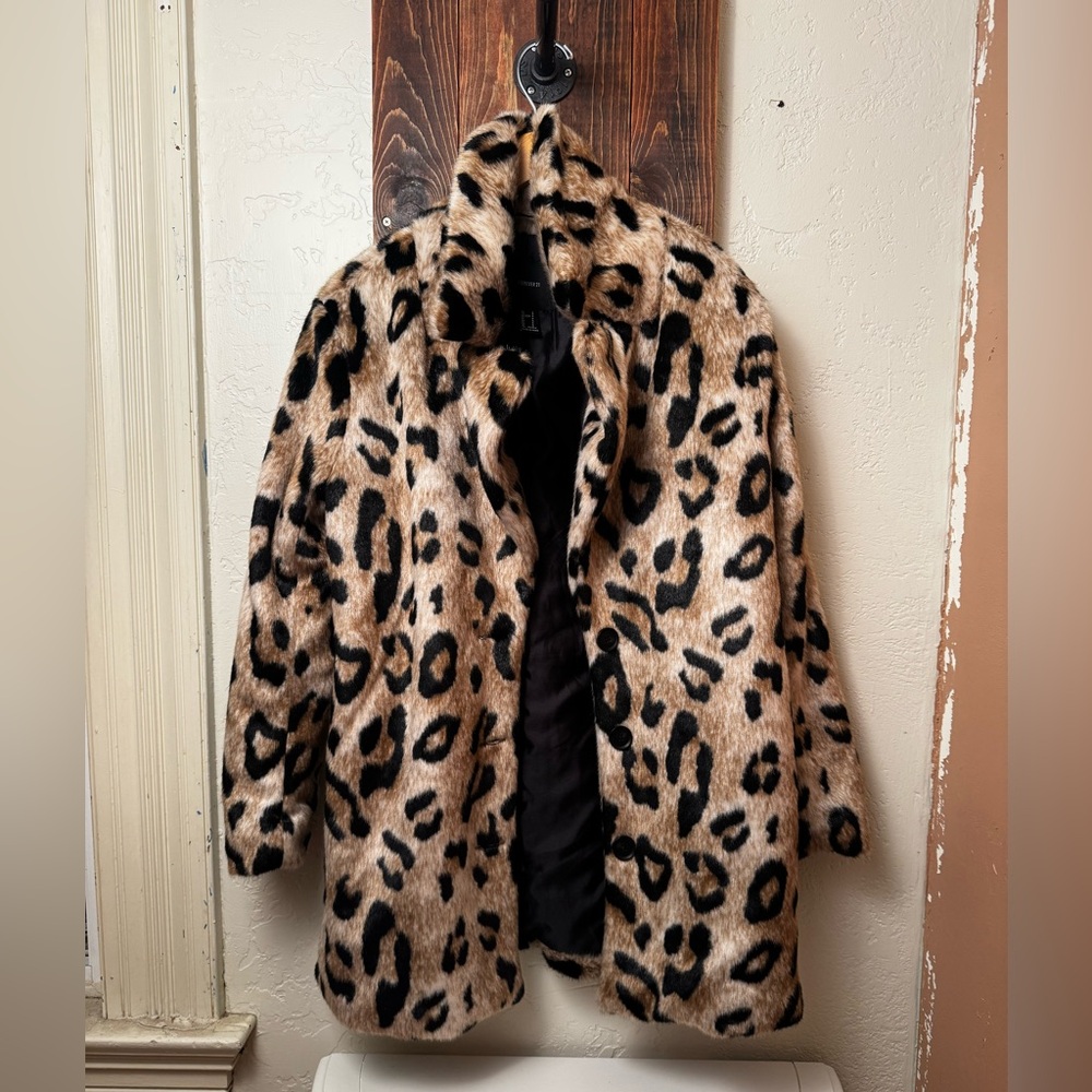 Forever 21 Leopard Print Faux Fur Coat size small